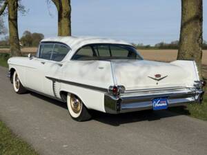 Image 7/36 of Cadillac 62 Sedan DeVille (1957)