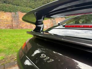 Image 22/30 of Porsche 911 Carrera 4 &quot;Millenium-Edition&quot; (2000)