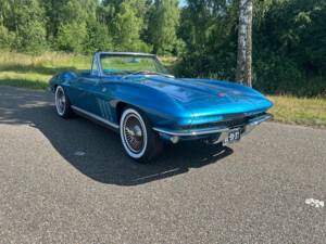 Image 1/8 of Chevrolet Corvette Sting Ray Convertible (1966)