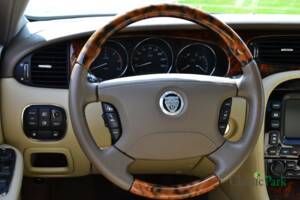 Immagine 27/50 di Jaguar XJ 2.7 D (2008)