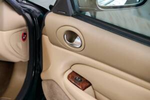 Bild 49/50 von Jaguar XK8 4.0 (2002)