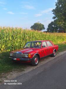 Bild 19/20 von Mercedes-Benz 200 (1982)