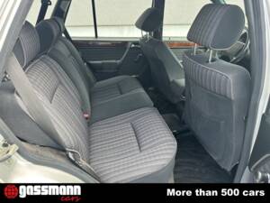Image 15/15 of Mercedes-Benz 300 TD (1992)