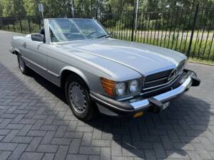 Afbeelding 4/44 van Mercedes-Benz 560 SL (1986)
