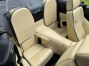 Image 17/30 de Aston Martin DB 7 Vantage Volante (2003)