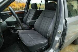 Imagen 33/50 de Mercedes-Benz 200 TE (1992)