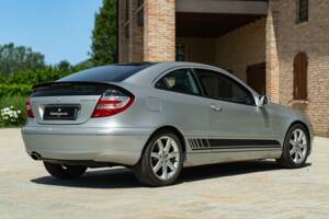 Image 6/50 of Mercedes-Benz C 320 Sportcoupé (2003)