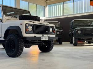 Image 6/45 de Land Rover Defender 110 (1991)