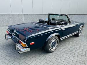 Image 12/35 of Mercedes-Benz 280 SL (1970)