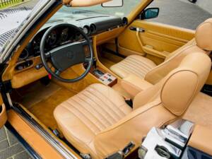 Afbeelding 17/36 van Mercedes-Benz 560 SL (1988)