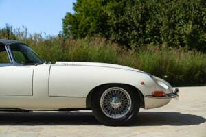 Bild 30/50 von Jaguar E-Type (1968)