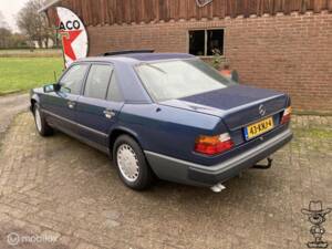 Bild 4/50 von Mercedes-Benz 300 E (1986)