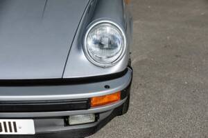 Bild 38/42 von Porsche 911 Carrera 3.2 (1989)