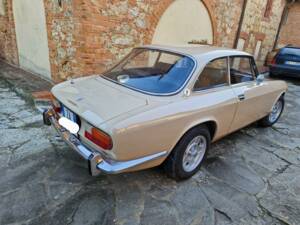 Image 2/15 of Alfa Romeo 2000 GT Veloce (1972)