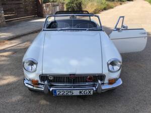 Image 1/7 of MG MGB (1964)