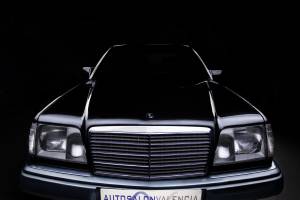 Bild 22/30 von Mercedes-Benz E 280 Unikat (1994)
