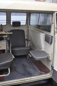 Image 12/31 of Volkswagen T1 minibus (1962)