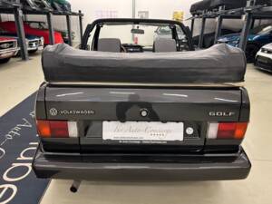 Bild 6/35 von Volkswagen Golf I Cabrio 1.8 (1990)