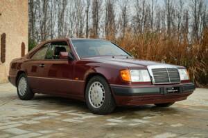 Image 2/50 of Mercedes-Benz 300 CE-24 (1991)