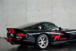 Image 34/50 of Dodge Viper GTS (2005)