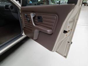 Bild 15/24 von BMW 318i (1989)