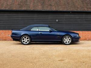 Immagine 38/50 di Aston Martin V8 Volante (1999)