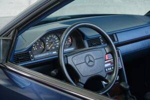 Bild 42/50 von Mercedes-Benz E 200 (1996)