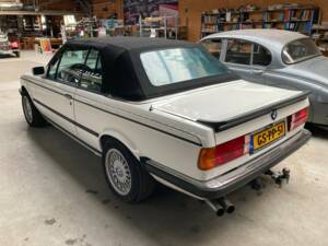 Image 30/34 de BMW 325i (1987)