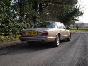 Image 6/19 of Jaguar XJ 8 Sovereign (1999)