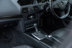 Bild 27/44 von Mercedes-Benz E 500 (2010)