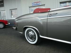 Image 22/23 of Mercedes-Benz 220 SE Cabriolet (1959)