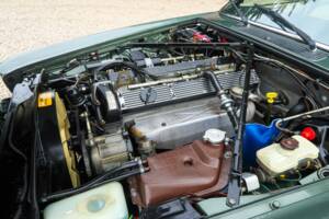 Image 7/50 of Jaguar XJ 6 4.2 (1985)