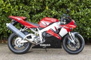 Image 1/33 of Yamaha YZF-R1 (2001)