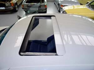 Image 20/36 de Mercedes-Benz 500 SEC (1984)
