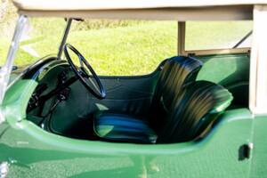 Image 28/50 of Morris Eight (1937)