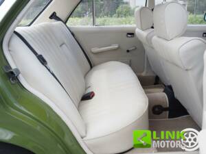 Image 6/10 de Mercedes-Benz 240 D (1982)