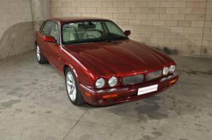Image 4/32 de Jaguar XJR 4.0 (1999)
