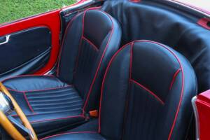 Image 24/50 of Alfa Romeo Giulia 1600 Spider (1963)