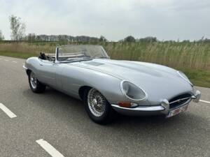 Image 1/8 of Jaguar E-Type 3.8 (1961)