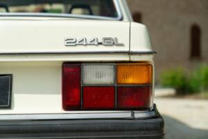 Bild 21/50 von Volvo 244 GL D (1982)