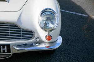 Image 27/38 of Aston Martin DB 6 Mk II Volante (1970)