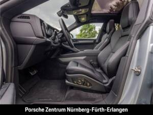 Image 20/50 of Porsche Cayenne S Electric (2026)