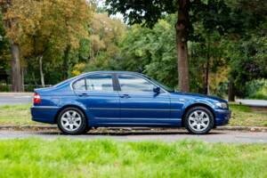 Image 8/38 of BMW 325i (2002)