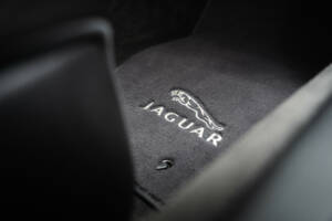 Image 33/33 of Jaguar XKR (2008)