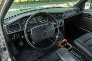 Image 32/50 of Mercedes-Benz 190 E 2.3-16 (1985)