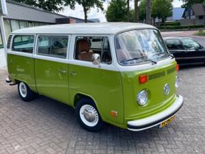 Image 2/73 of Volkswagen T2b Kombi (1978)