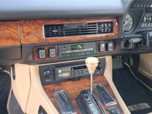 Image 14/41 of Jaguar XJRS 6.0 (1990)