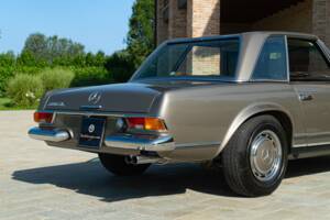 Image 28/50 of Mercedes-Benz 280 SL (1969)