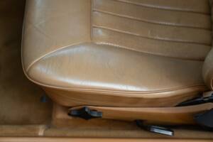 Image 27/46 de Mercedes-Benz 300 CE (1988)