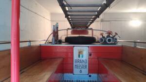 Leiter mit integrierter Plane als Verdeck für Cockpit und hinteren Raum